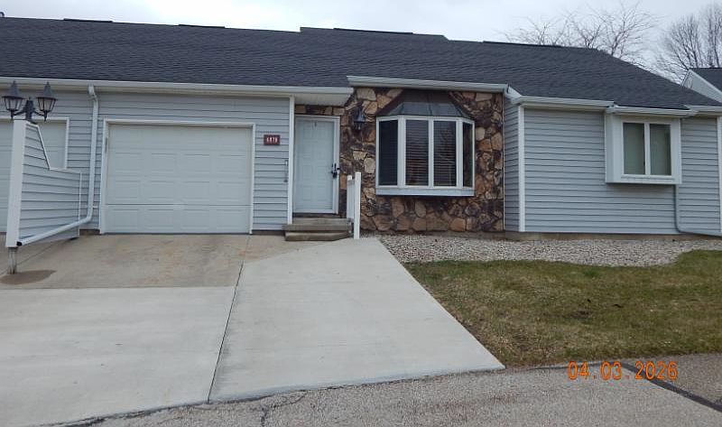 1st image of 4878 Valley Dr