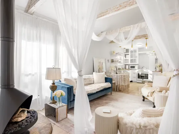 154 Woodcreek Dr APT 8, Wimberley, TX 78676