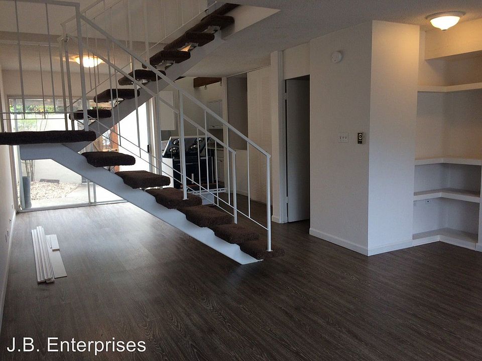 1st image of 1519 Royal Way APT 1
