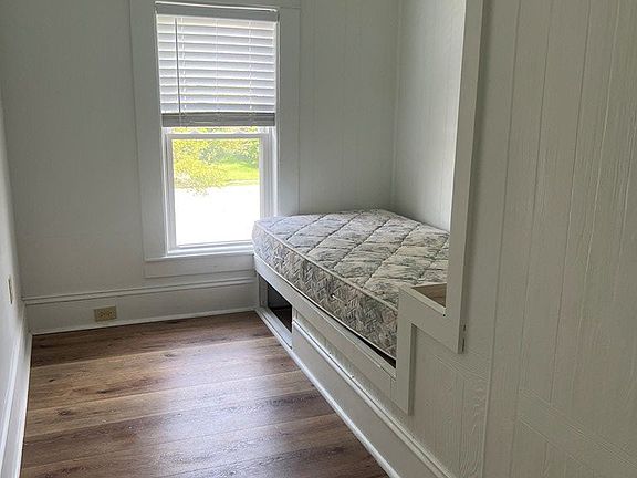 4th image of 36 East Ave #2