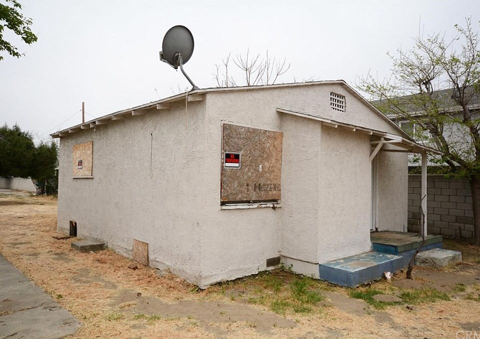 1st image of 939 E D St