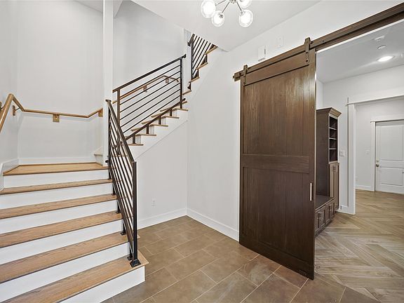 2nd image of 616 Roy St