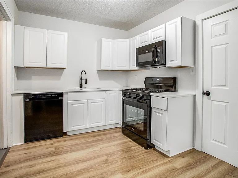 6210 Agnes Ave — Photo 16