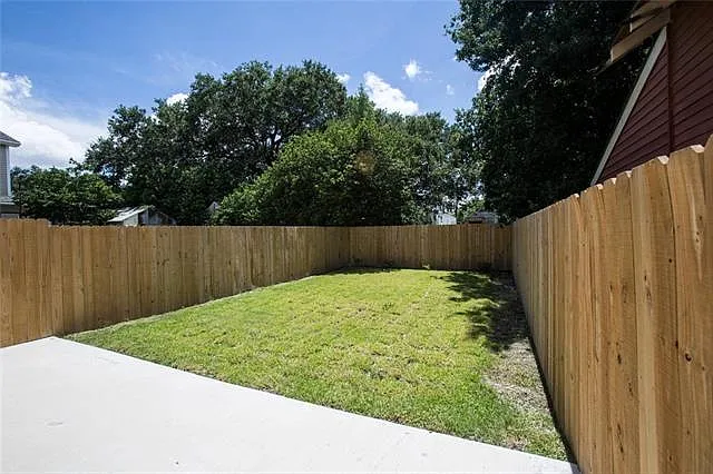 8118 Belfast St — Photo 17