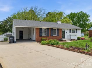 2042 Syracuse Dr, Charlotte, NC 28216