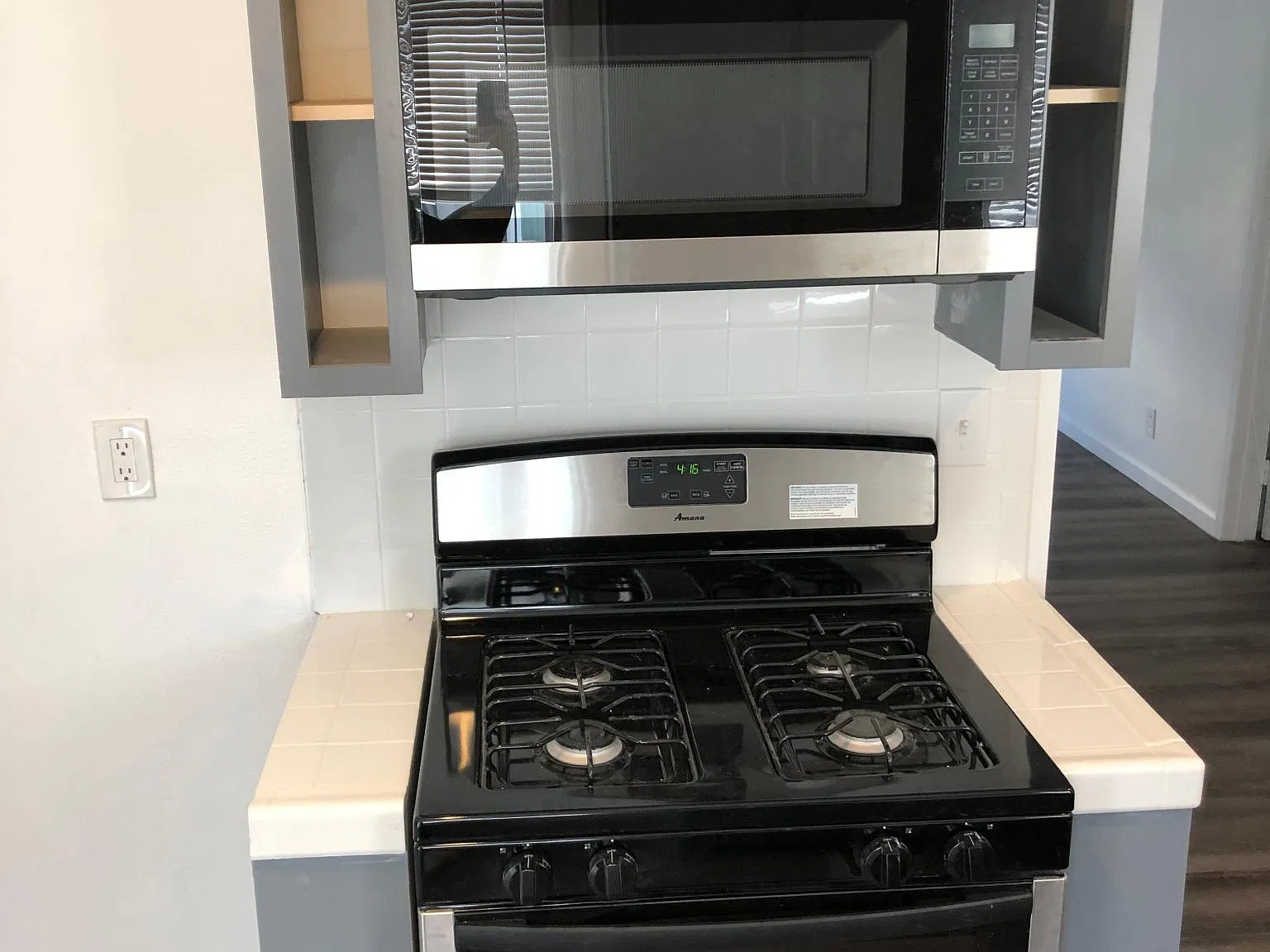 2 bed, 1000 sqft, $3,250 — Photo 2