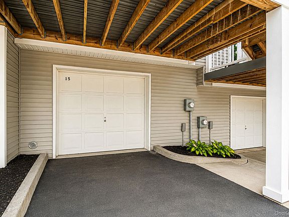 3rd image of 15 Leeward Lane #15