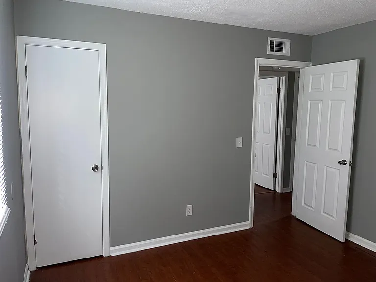 576 Tate St — Photo 15