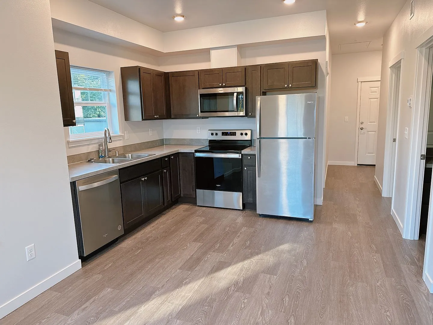 600 E Maple St — Photo 4
