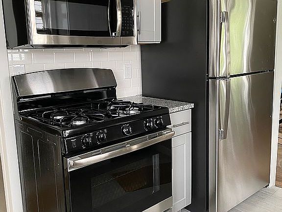 3rd image of 3028 E Broadway St