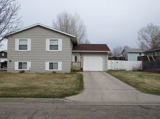 124 Sturgis Loop, Bismarck, ND 58504