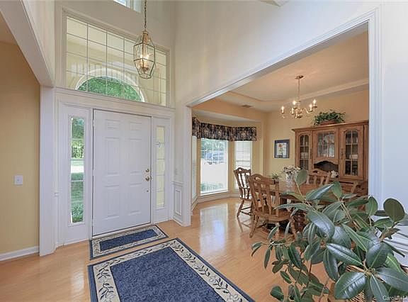 4th image of 252 Glencoe Ln