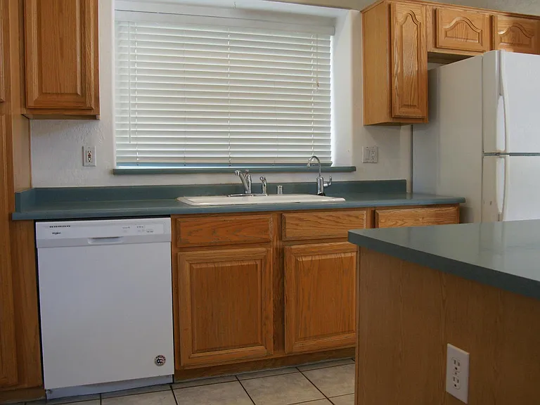 1307 W Stacey Ln — Photo 6