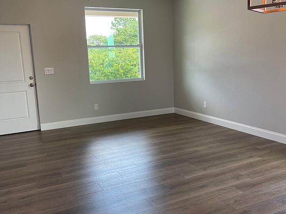 4th image of 10373 Kidron Ave #A