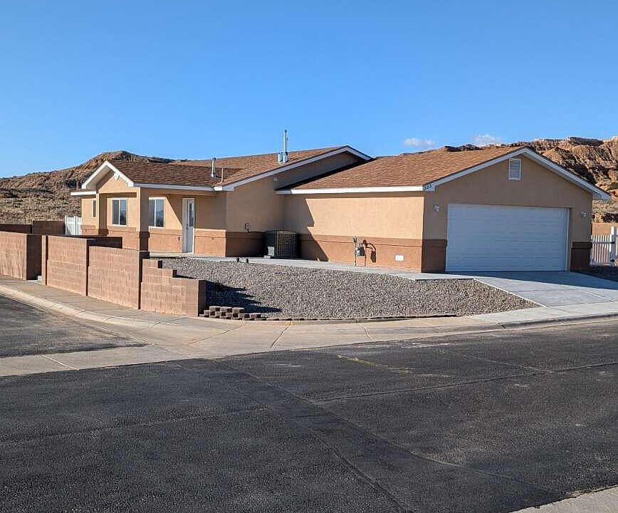 1st image of 323 Sunrise Bluffs Dr