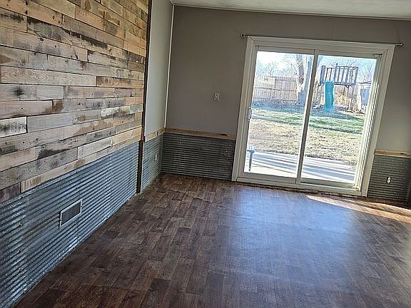 3rd image of 809 Court St