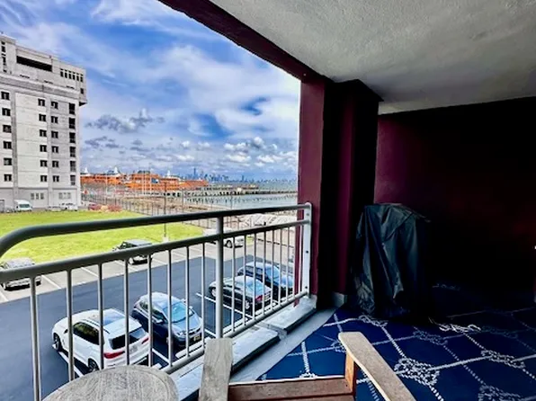 80 Bay Street Landing image 10 of 31