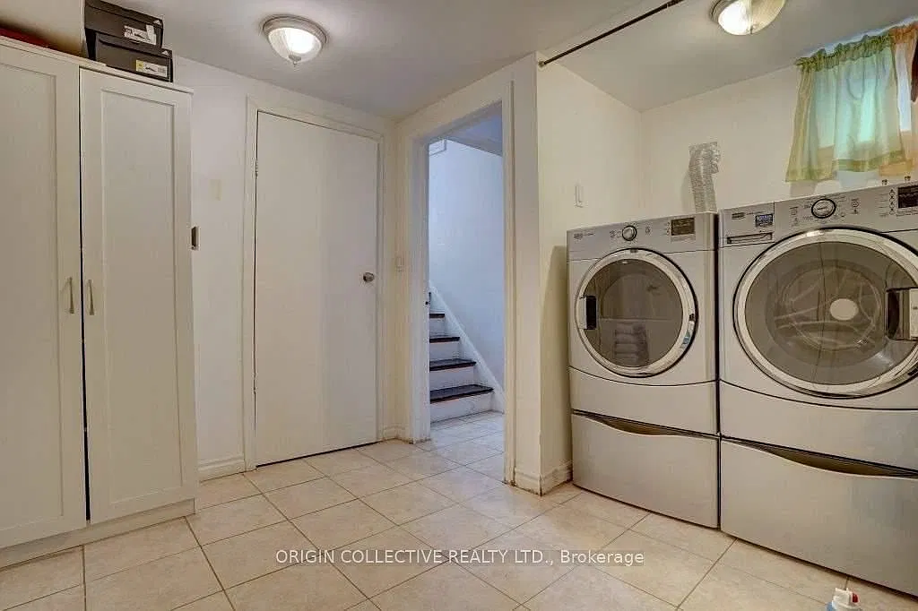 3 bed, $1,899 — Photo 2