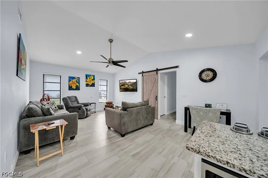 3 bed, 2.0 bath, 1898 sqft, $4,500 — Photo 2