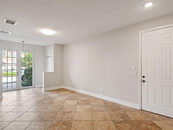 3rd image of 5752 Hampton Hills Blvd Unit 5752