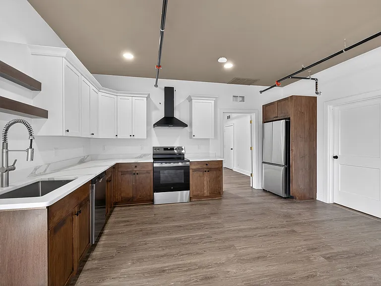 413 W Nine Mile Rd #B — Photo 13