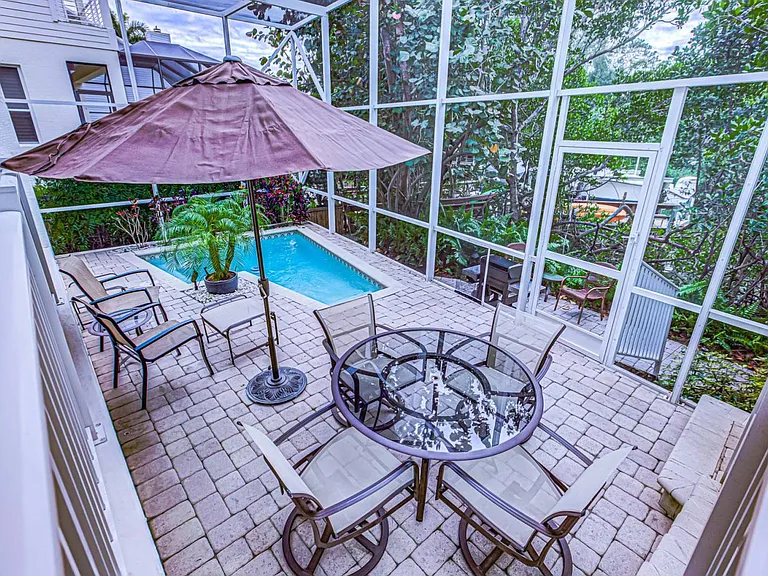 454 Island Cir — Photo 5