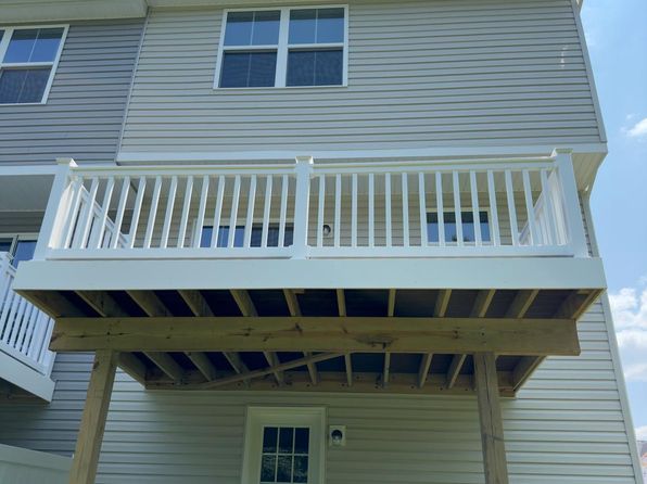221 Hamilton Ln