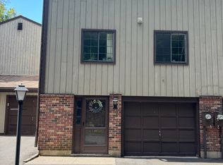 13 Pond Hollow Dr #13, Hamden, CT 06518