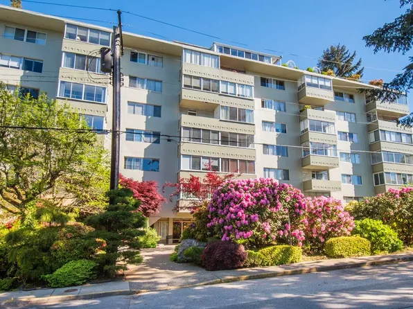 1425 Esquimalt Ave #108, West Vancouver, BC V7T 1L1