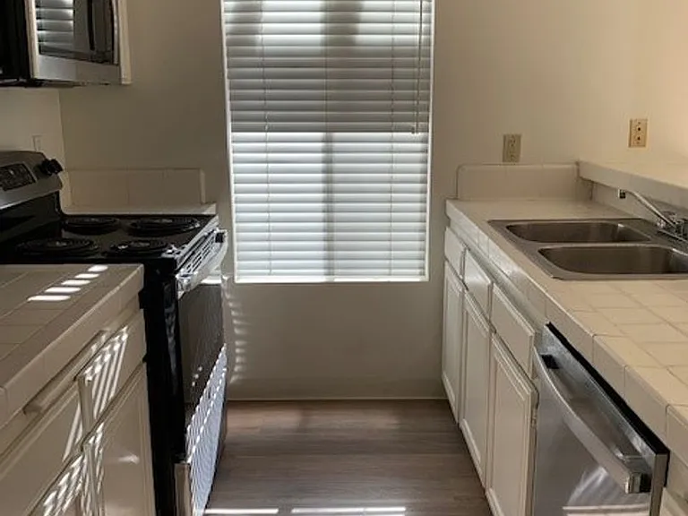 659 Del Parque Dr #B — Photo 14