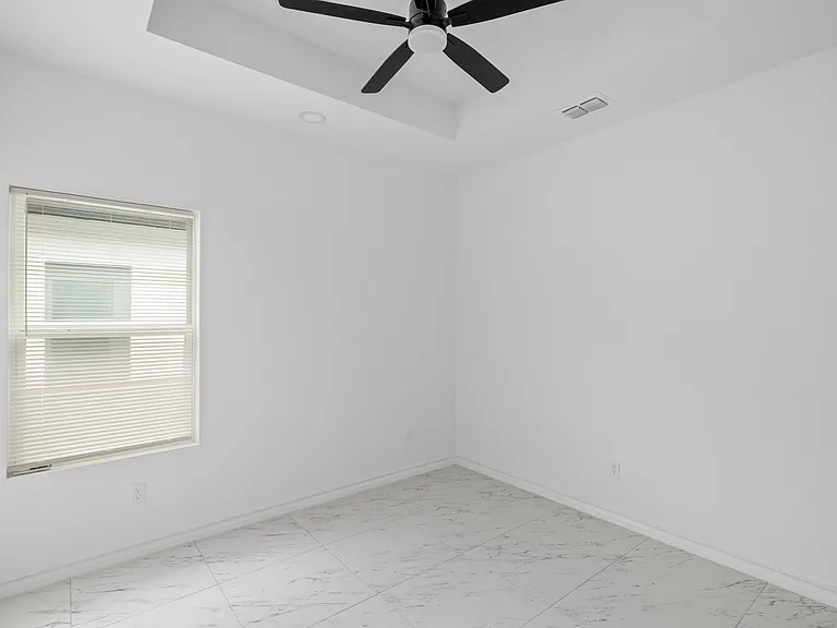 11304 N 25th St #4 — Photo 7