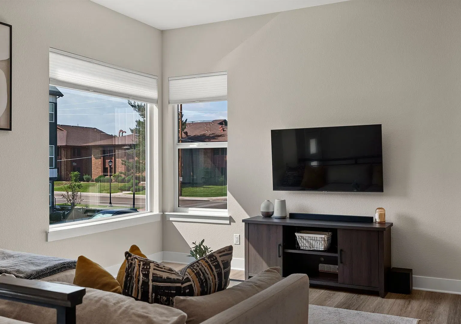 Modern 3BD, 2.5 BA End-Unit Townhome with 2-Car Garage — Photo 3