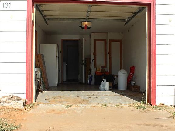5th image of 131 Wood St