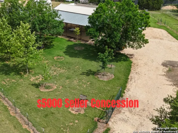 127 Mountain View, Bandera, TX 78003
