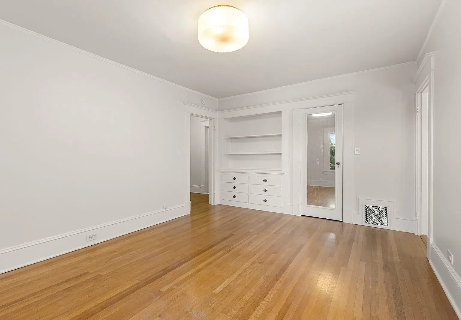 2 bed, 1.0 bath, 798 sqft, $2,195 — Photo 3