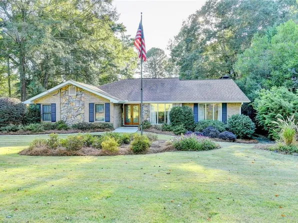 3909 Valley Park Dr SW, Lilburn, GA 30047