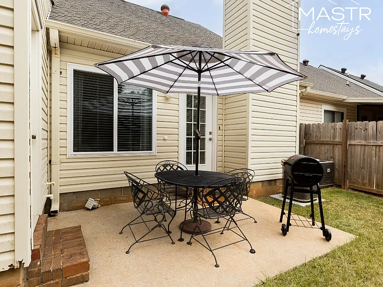 136 Sussex Dr — Photo 22