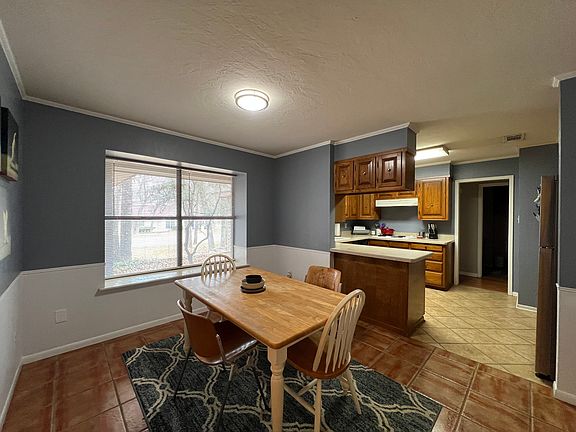 4th image of 102 Sandra Palmer St