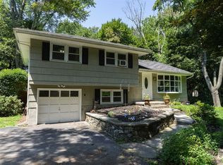 40 Red Oaks Mill Rd, Poughkeepsie, NY 12603