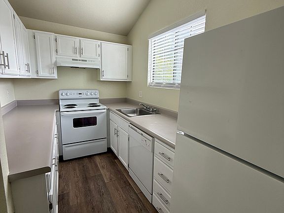 2nd image of 91 Golden Gate Cir