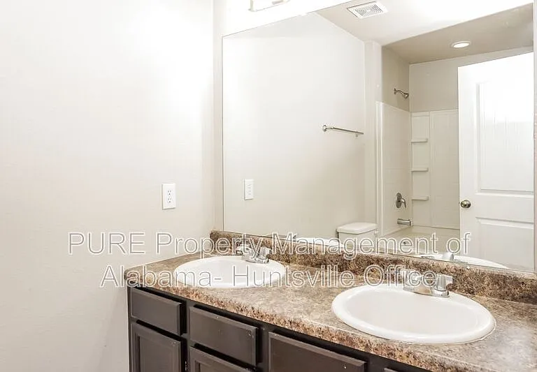 135 Wethersfield Dr — Photo 9