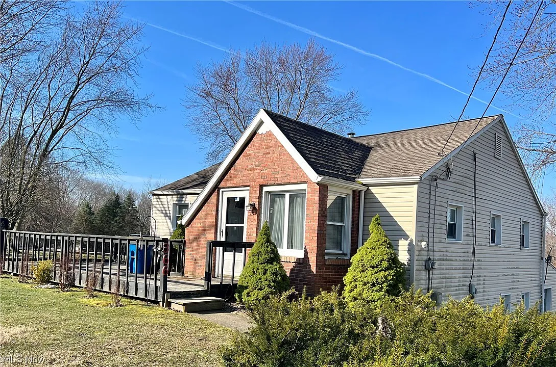 366 Niles Cortland Rd SE photo 1