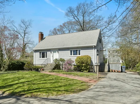 2 Eastwood Ct, West Roxbury, MA 02132