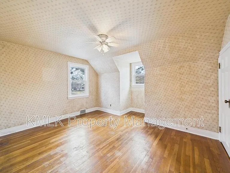407 Washington St NE — Photo 29