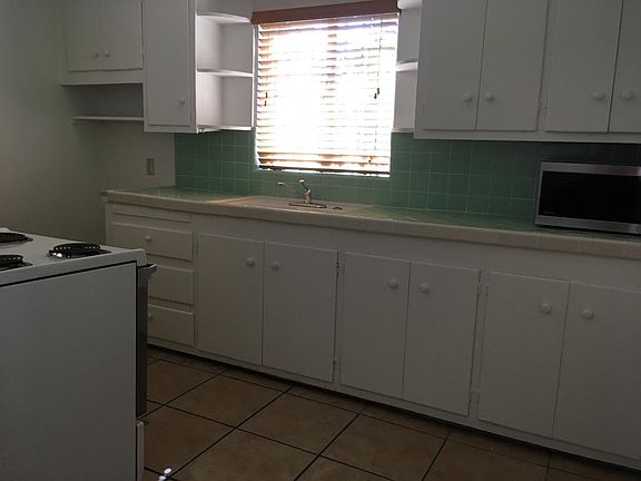 Bright and Cheery Kitchen