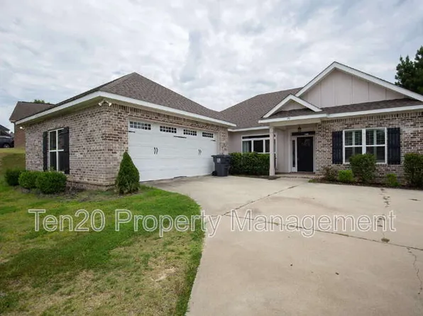 70 Tree Top Hl, Smiths Station, AL 36877