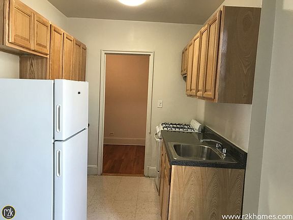 4th image of 2816 34th St APT 4G