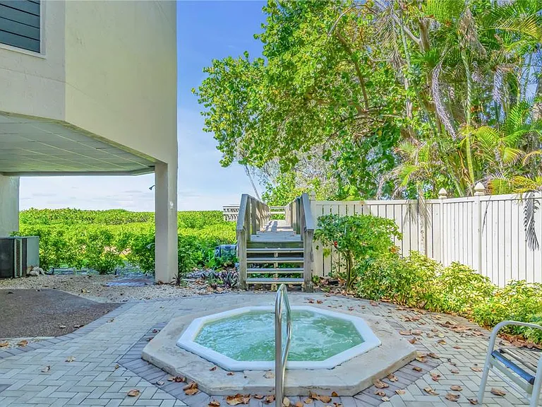 5611 Gulf Of Mexico Dr #1 — Photo 28