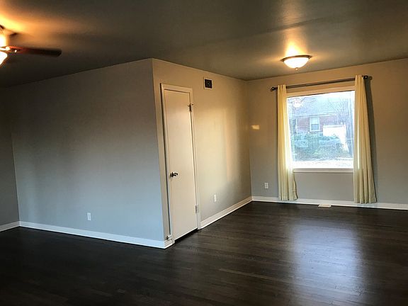 5th image of 1624 Oxford Way
