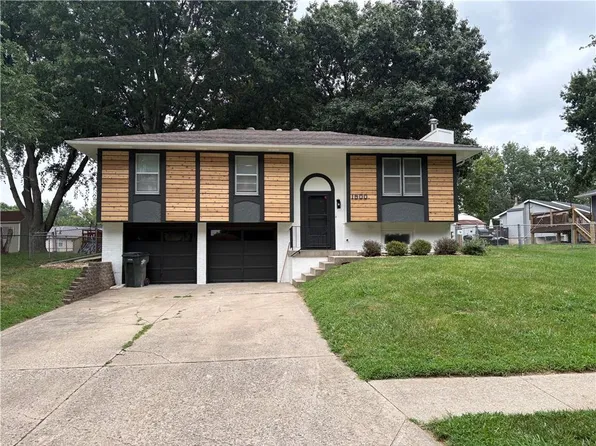 1500 NW 50th St, Blue Springs, MO 64015